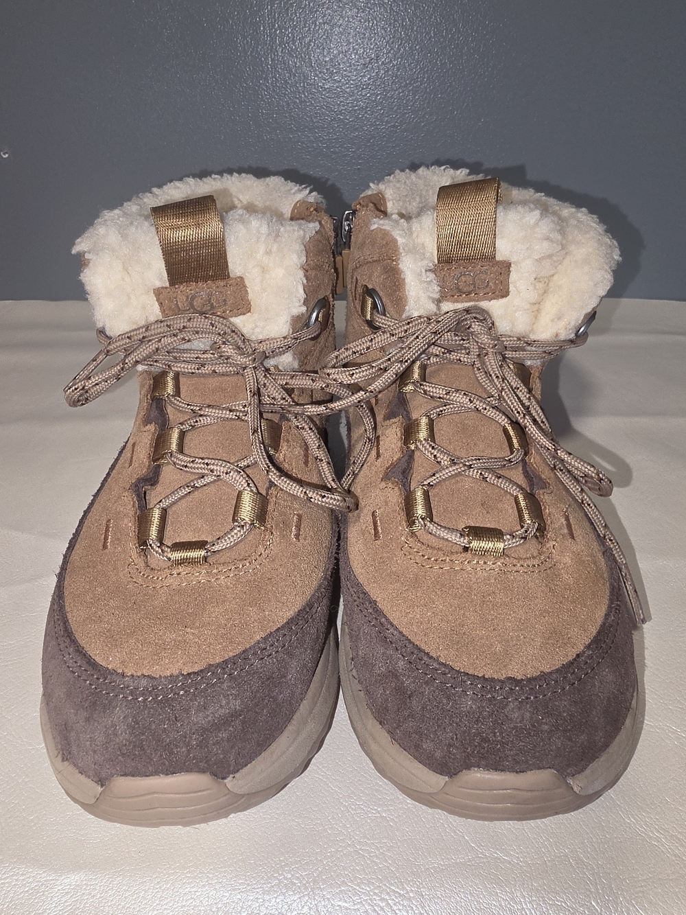 UGG Kids' Terretrail Cozy Lace Suede Faux-Shearling Chestnut Ankle Boots Size 4 - Picture 3 of 7